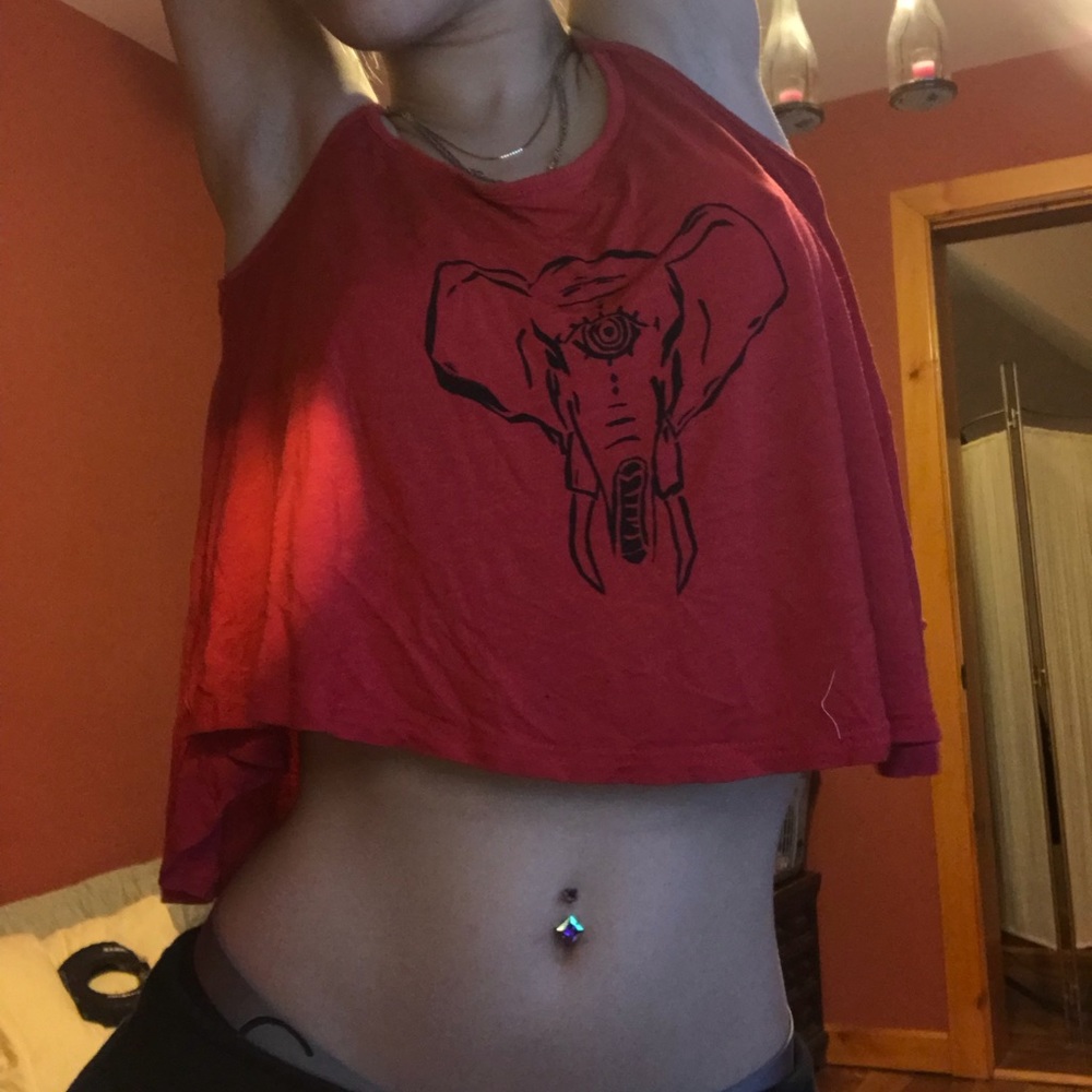 ONE OF A KIND, one eyed elephant printed tank top!
